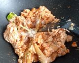 Foto langkah ke 2 dari resep Kue Panada Isi Ayam Pedas.