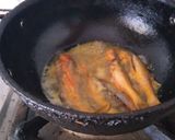 A picture of step 3 of Fried Topshe fish fry.