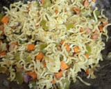 நூடுல்ஸ் சோமீன் ரெசிபி ஸ்டேப் 5 புகைப்படம்