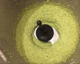Foto del passaggio 2 della ricetta Fusilloni al pesto di zucchine con gamberetti