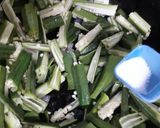 A picture of step 3 of Okra (Bhindi) Sabzi.