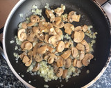 Foto del paso 1 de la receta: Salteado de pollo y champiñones 🍄