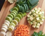 صورة لخطوة 3 من وصفة فولوتي البازلاء و الخضار "Velouté de pois cassés aux légumes"