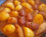 Foto del paso 9 de la receta: Cazuela mar y montaña de butifarra, calamar y patatas