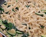 Tagliatelle ze szpinakiem i cukinią krok przepisu 5 zdjęcie