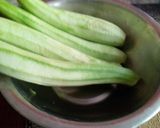 A picture of step 1 of Zucchini pan cake.