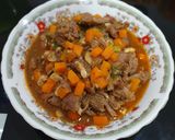 Foto langkah ke 5 dari resep Tumis Daging Saos Tomat dan Wortel.