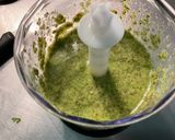 Une image de l'étape 6 de Sauce verte à la moutarde, ail et persil.