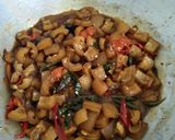 Foto langkah ke 5 dari resep Oseng Kikil Pedas Manis.
