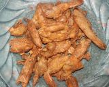 Foto langkah ke 4 dari resep Cangkang / Kulit Udang Crispy.