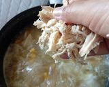 Foto langkah ke 2 dari resep Chicken Corn Soup.