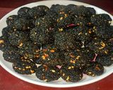 काळा तिल की रेवड़ी (Kala til ki rebdi recipe in Hindi) रेसिपी चरण 6 फोटो