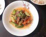 Hình bước làm 2 của món Gân bò xào cà chua dưa leo