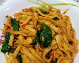 Foto langkah ke 4 dari resep Kwetiau Goreng Udang.