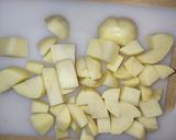 Foto del paso 8 de la receta: Guisado de muslitos de pollo con patatas