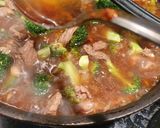 Foto langkah ke 7 dari resep Mie Cah Brokoli Daging Sapi.