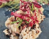 Foto del passaggio 5 della ricetta Risotto al radicchio con salsiccia e asiago
