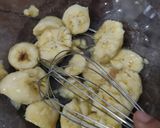 Foto langkah ke 2 dari resep Banana Cheese Bread.