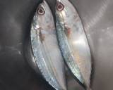 Foto langkah ke 1 dari resep Pepes Ikan Kembung Daun Singkong.