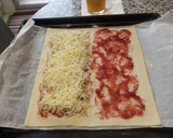 Foto del paso 5 de la receta: Hojaldre tipo empanada de pollo con queso y mermelada