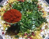 A picture of step 3 of Dhani Daliya Bhel.