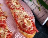 Une image de l'étape 4 de Pizzas 🍕 baguettes tomates 🍅 et crème fraîche saumon.