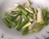 Foto del paso 1 de la receta: Lecha con ajos tiernos y patatas