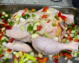 Foto del paso 3 de la receta: Pollo al horno con manzana - verduras y patatas