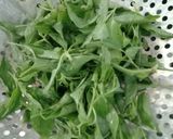 Foto langkah ke 1 dari resep Sayur Bening Segar Oyong Kemangi.