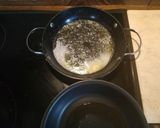 Φωτογραφία βήματος 10 της συνταγής Quiche με μανιτάρια, καραμελωμένα κρεμμύδια και λαδοτύρι Μυτιλήνης