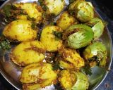 A picture of step 5 of Brinjal potato stuffed sabji.