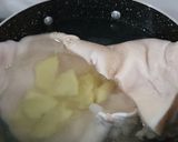 Hình bước làm 1 của món Tai heo trộn cóc xanh