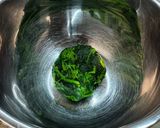 A picture of step 4 of Korean spinach side dish (시금치무침).