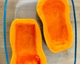 Une image de l'étape 2 de Butternut farcie lardons & oignons gratinée raclette.