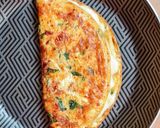 Foto del paso 3 de la receta: Omelette de queso, tomate seco y albahaca (aire "caprese")
