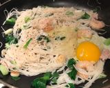 A picture of step 4 of Pork & Shrimps with Egg Rice Noodles.