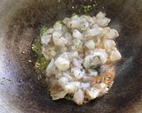รูปขั้นตอนการทำที่ 1 ของ “กุ้งผัดพริกขี้หนูไข่คั่ว”