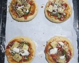 Foto langkah ke 5 dari resep Pizza Mini.
