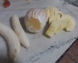 Foto del paso 1 de la receta: Licuado de banana, manzana y naranja