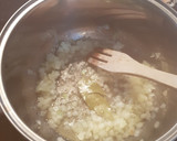 Foto del paso 3 de la receta: Medallones de ternera en salsa de pimientos y pasas y piñones
