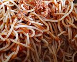 Foto del paso 3 de la receta: Espaghetti con atún y salsa de tomate