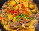 A picture of step 4 of Braised Pork Ribs with Potatoes.