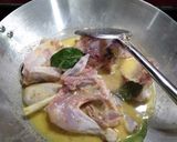 Foto langkah ke 3 dari resep Ayam goreng kuning.