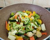 A picture of step 2 of Veg Thai Green Curry.