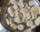 चिरोटे किंवा पाकातली पुरी (chirote recipe in marathi) रेसिपी स्टेप 6 फोटो 