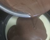 Foto langkah ke 8 dari resep Triple chocolate mousse oreo cake.