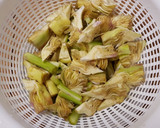 Foto del paso 1 de la receta: Alcachofas con Espárragos Trigueros