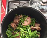Foto del paso 3 de la receta: Costillas de cerdo en adobo con 🥔 y nopales