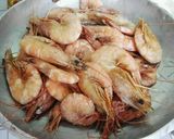รูปขั้นตอนการทำที่ 3 ของ กุ้งแชบ๊วยอบเกลือ