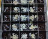 Foto langkah ke 5 dari resep Gluten Free Brownies.